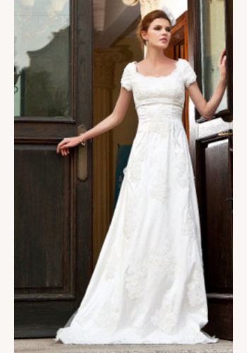Biele dlhé čipkované svadobné šaty s krátkym rukávom 047