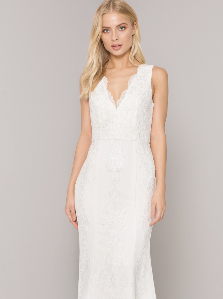 Biele dlhé svadobné šaty s čipkou s výstrihom na hrubé ramienka 218