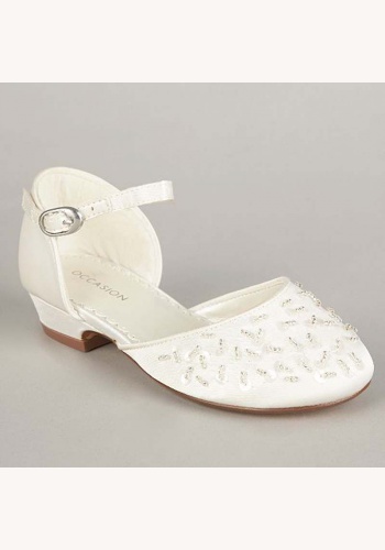 Biele saténové topánky s korálkami na nízkom opätku 003O