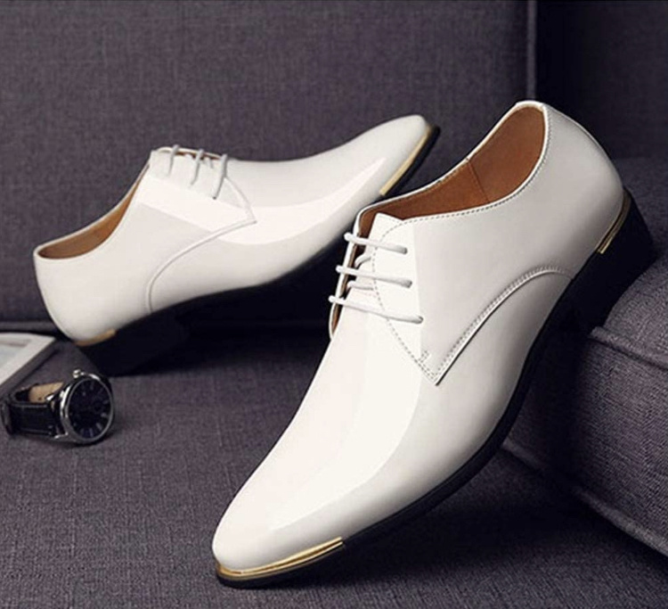 Biele pánske svadobné lakované topánky 024E