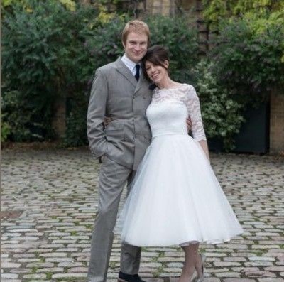 Biele midi svadobné šaty s čipkou s 3/4 rukávom 173