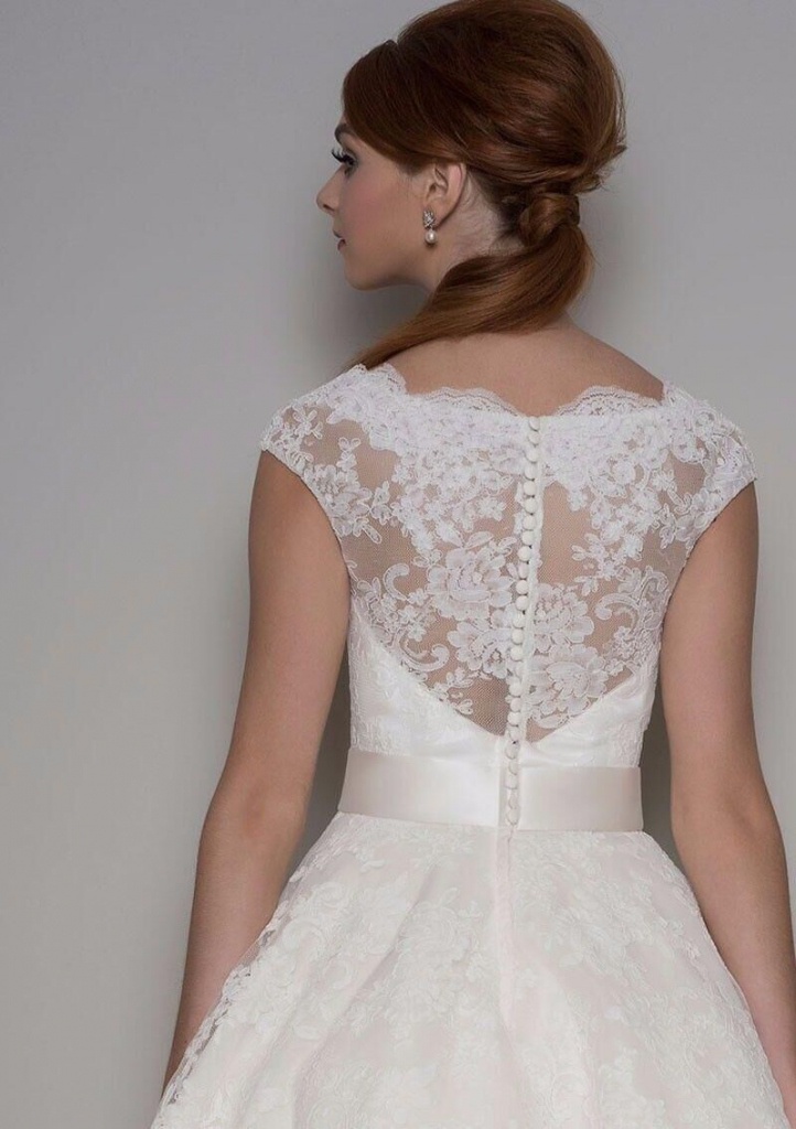 Biele midi svadobné čipkované šaty s krátkym rukávom 176