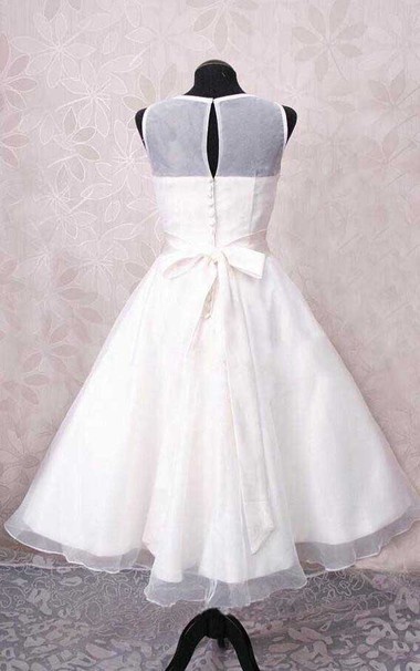 Biele midi svadobné šaty bez rukávov 195