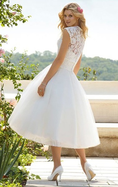 Biele midi svadobné šaty s čipkovaným topom bez výstrihu a rukávov 197