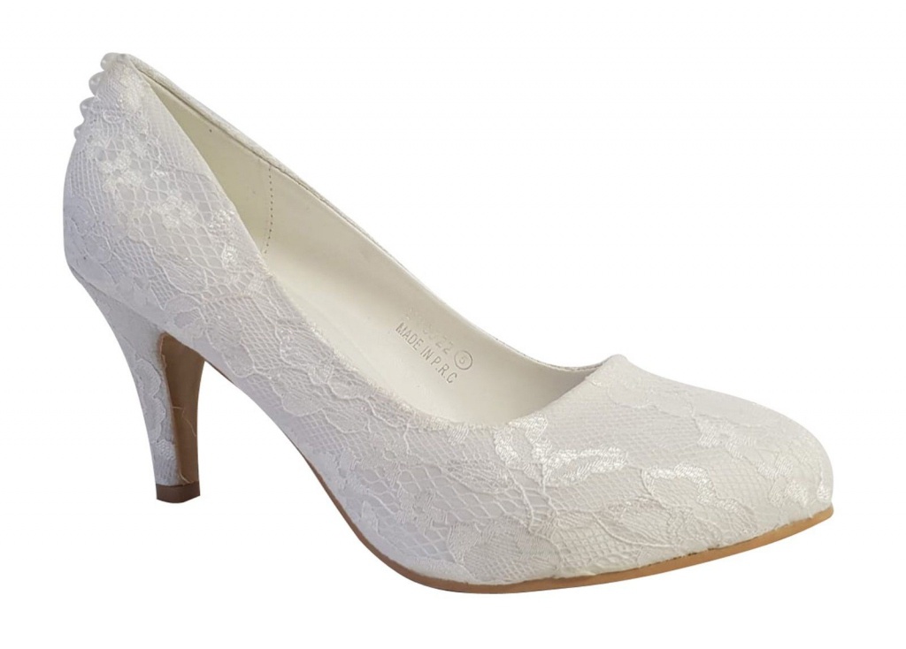 Smotanové čipkované svadobné topánky s perlami na strednom opätku 064AN