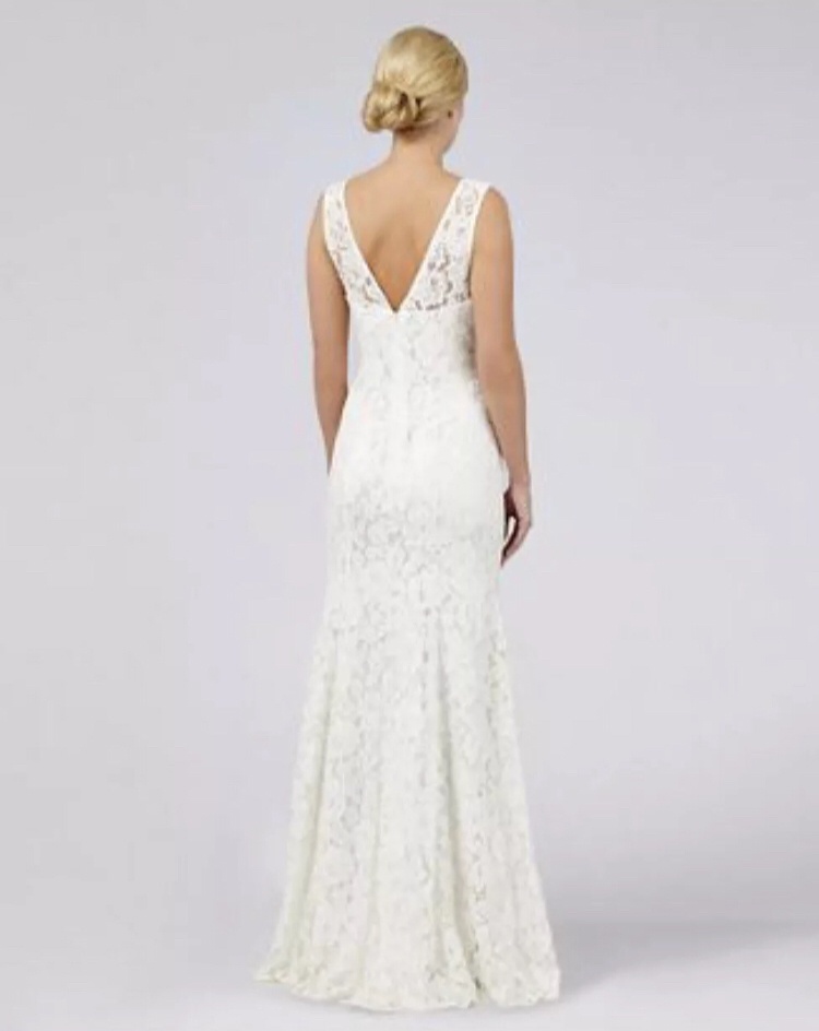 Smotanové dlhé svadobné šaty čipkované bez rukávov morská panna 221D