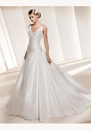 Biele dlhé svadobné šaty s výstrihom na ramienka 087