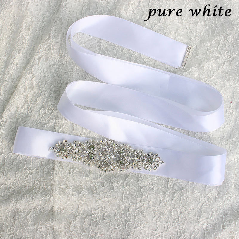 Biely svadobný saténový opasok s diamantami a perlami 002E