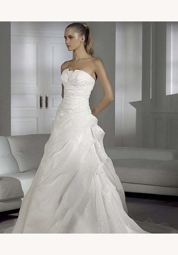 Smotanové dlhé svadobné korzetové šaty s volánovou sukňou 095