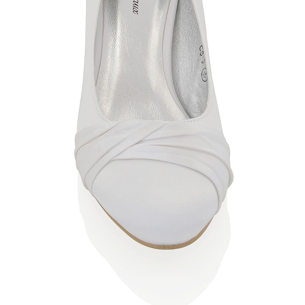 Biele saténové svadobné topánky na nízkom opätku 068E