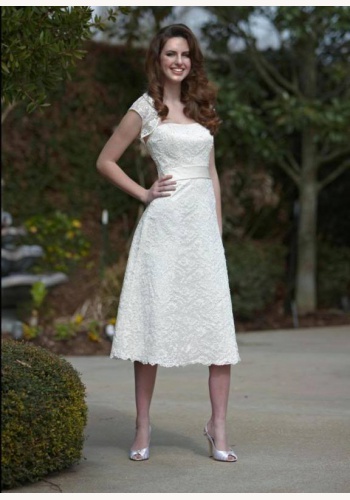 Biele midi svadobné korzetové čipkované šaty s bolerkom 124