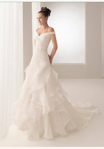 Smotanové dlhé svadobné šaty s volánovou sukňou s výstrihom na hrubé ramienka 153