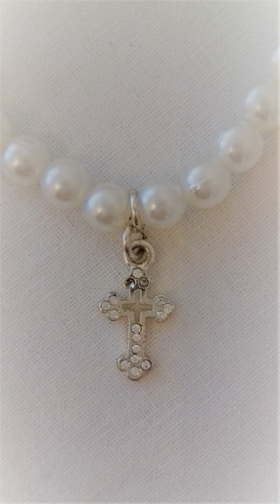 Biely perlový set náhrdelníka s náramkom so strieborným krížikom so štrasom 044