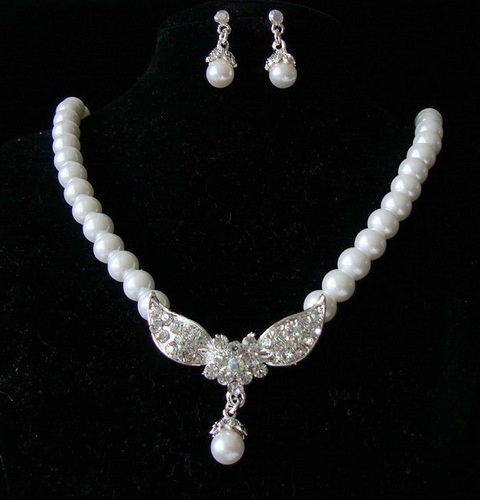 Set náhrdelníka a náušníc s perlami a štrasom 004