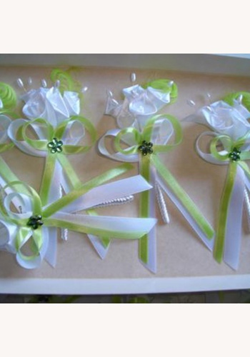 005 Bielo-zelené svadobné pierka s kvietkom a perličkami