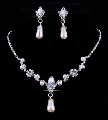 Strieborný set náhrdelníka s náušnicami s perlami a štrasom 024