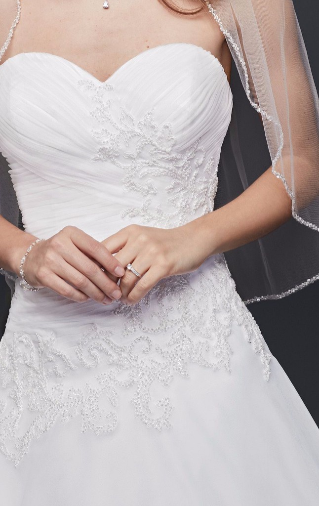 David´s Bridal biele dlhé svadobné korzetové šaty 239DB
