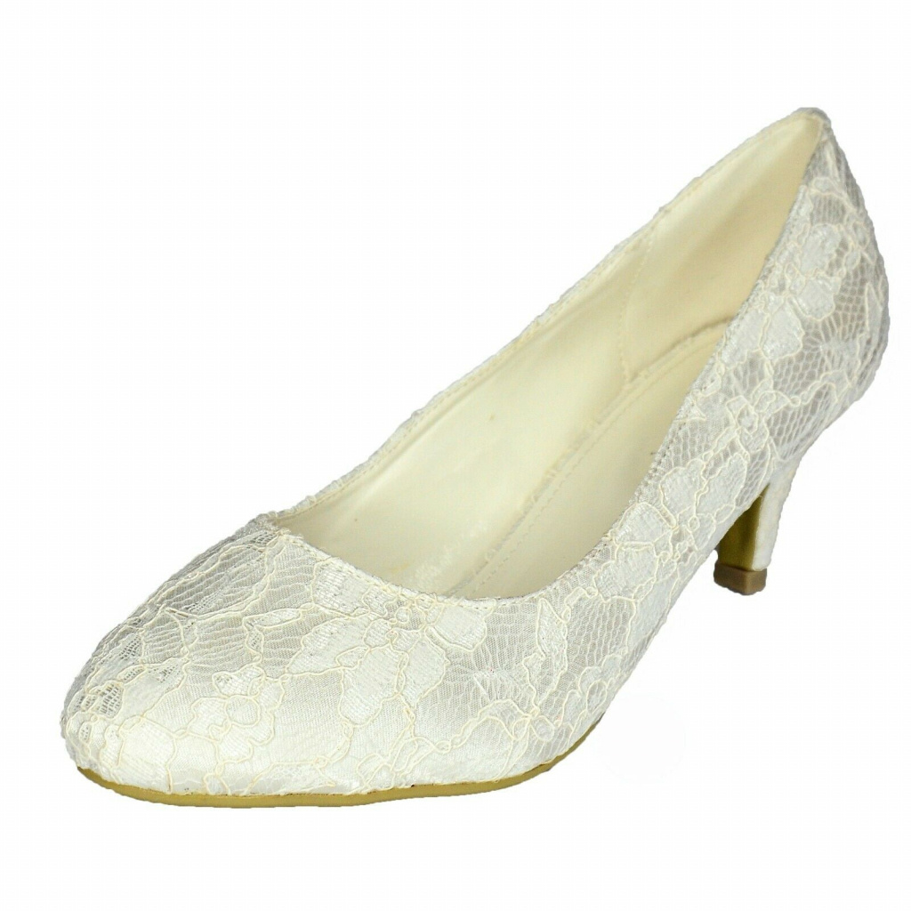 Smotanové svadobné čipkované topánky na nízkom opätku 076E