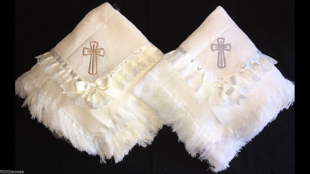 Biela/smotanová deka na krst s krížom 023E