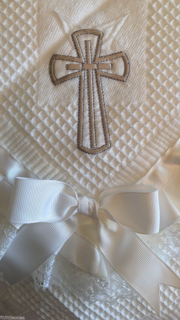 Biela/smotanová deka na krst s krížom 023E