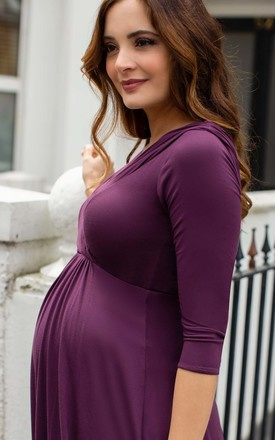 Tiffany Rose tmavofialové midi tehotenské šaty s výstrihom s 3/4 rukávom 301TRd
