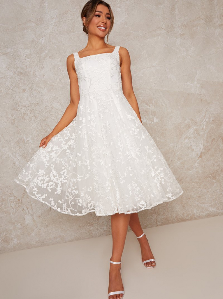 Chi Chi biele midi svadobné čipkované šaty so štvorcovým výstrihom 307C
