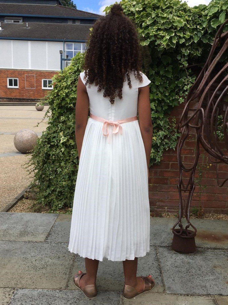 Biele čipkované skladané dievčenské midi šaty 034C