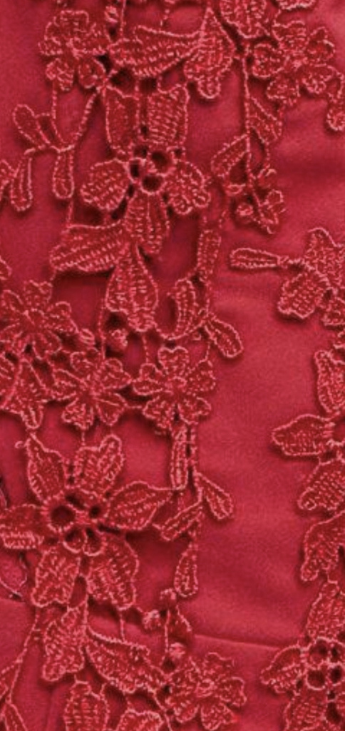 Červené midi úzke šaty s aplikáciou čipky 482LM