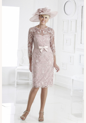Veromia ružové čipkované šaty s perím a korálkami 0307V