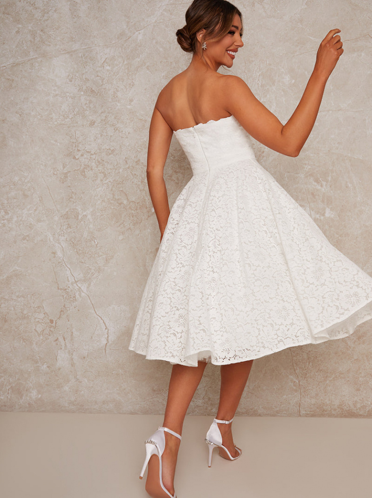 Biele svadobné čipkované midi šaty bez ramienok 307C