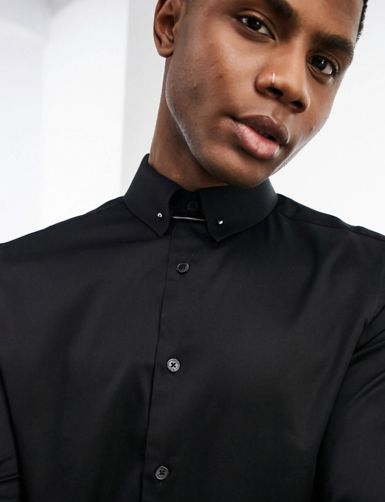 Čierna pánska saténová košeľa s golierom slim fit 075A