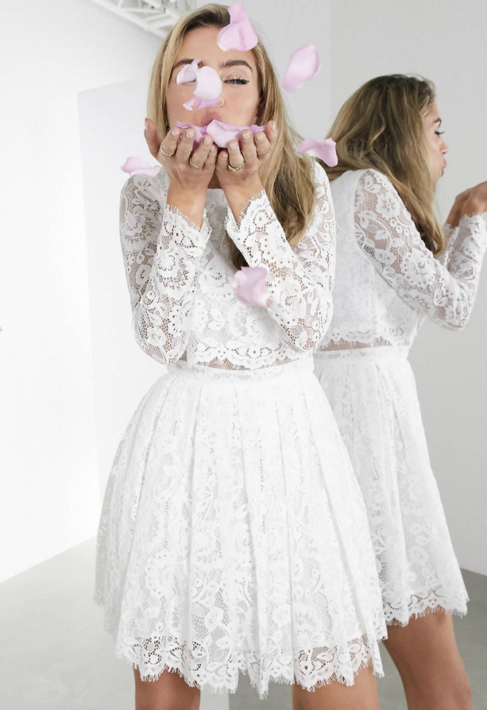 Biele crop top čipkované mini svadobné šaty 0310A